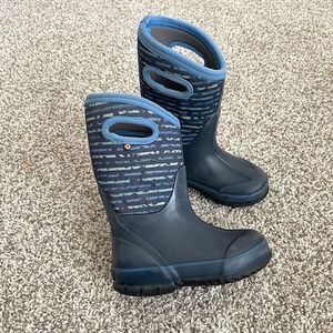 Size 11 / Boys BOGS Boots